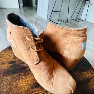TOMS Women's Brown Suede Wedges